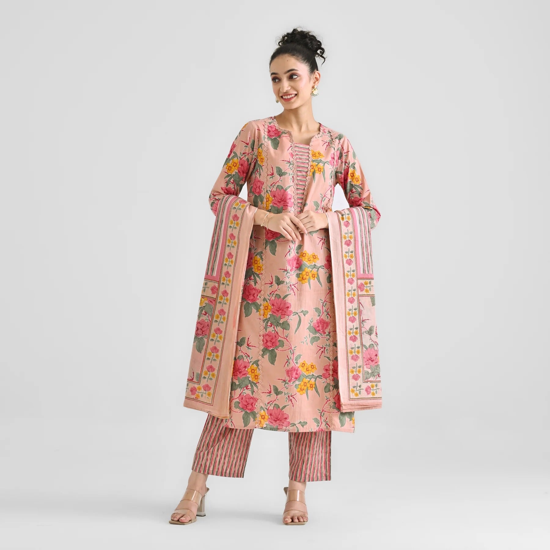 Fumka Cotton Printed Kurti Set with Lace Work paired with a Chanderi cotton dupatta for a perfect blend of comfort and grace!