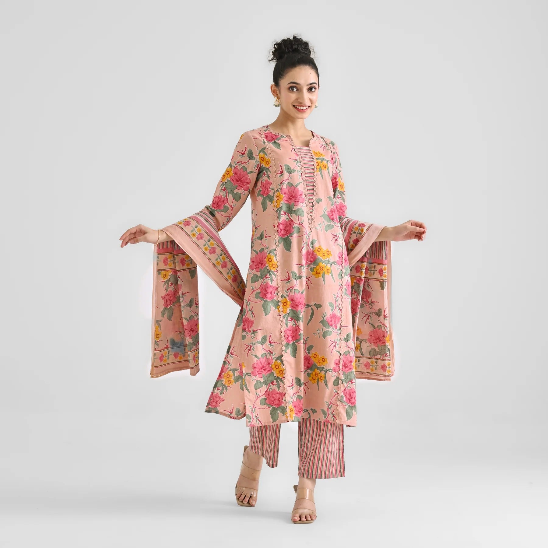 Fumka Cotton Printed Kurti Set with Lace Work paired with a Chanderi cotton dupatta for a perfect blend of comfort and grace!