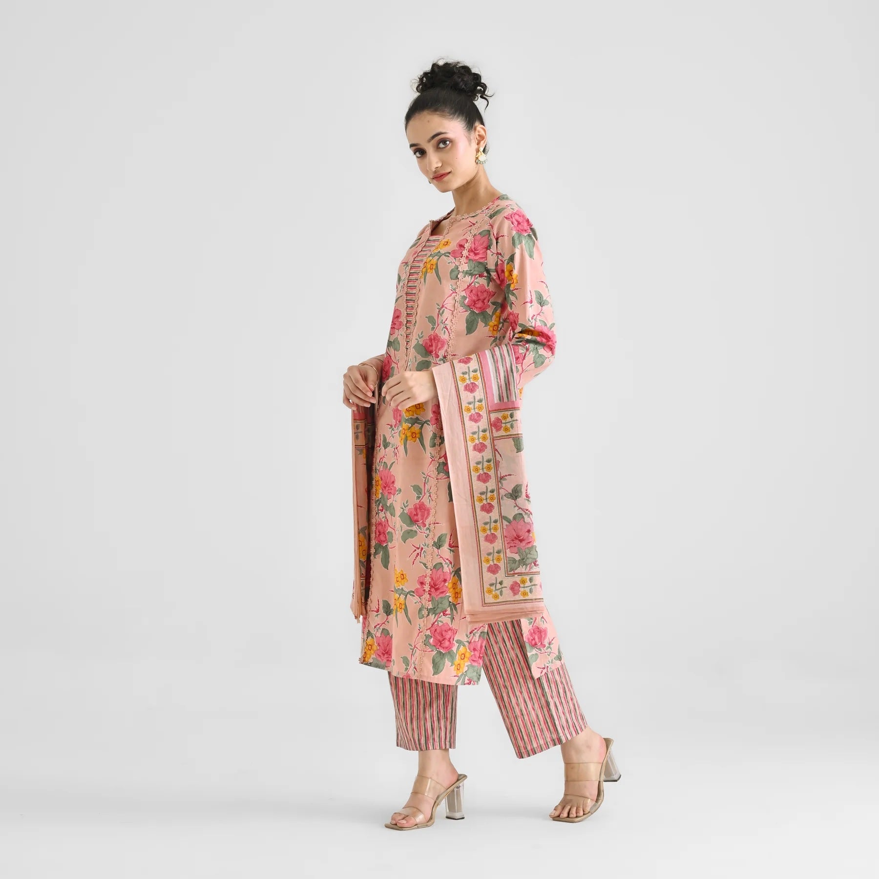 Fumka Cotton Printed Kurti Set with Lace Work paired with a Chanderi cotton dupatta for a perfect blend of comfort and grace!