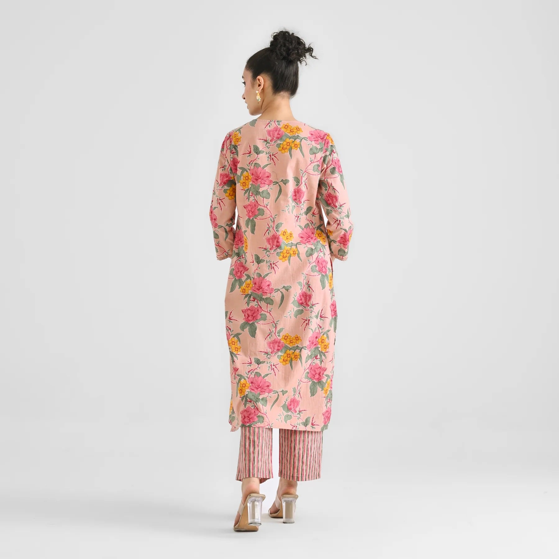 Fumka Cotton Printed Kurti Set with Lace Work paired with a Chanderi cotton dupatta for a perfect blend of comfort and grace!